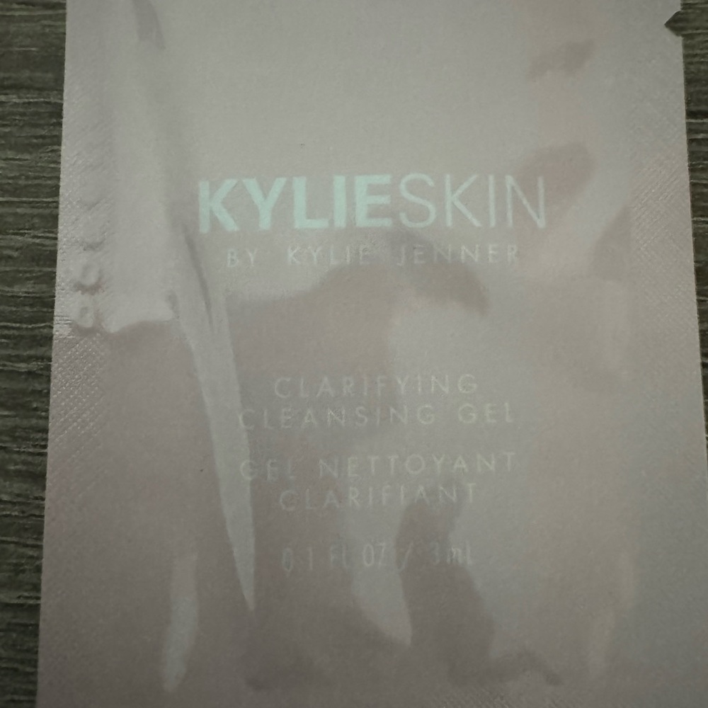 BUNDLE Shiseido Ultimune Power Infusing Concentrate and Kylie cleansing gel - Picture 4 of 4